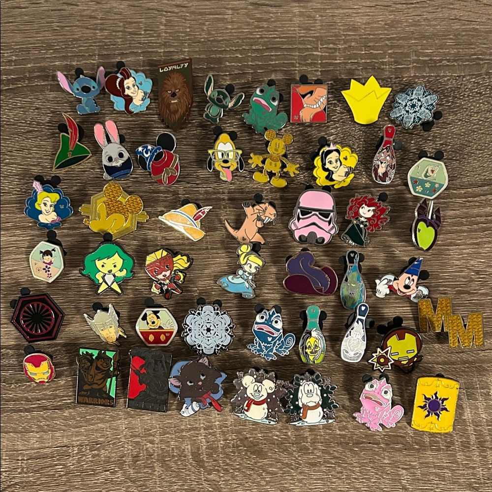 Disney lot of 47 trading pins